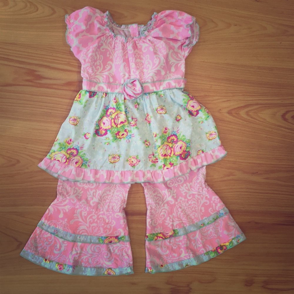 Ann Loren Two-Piece Set